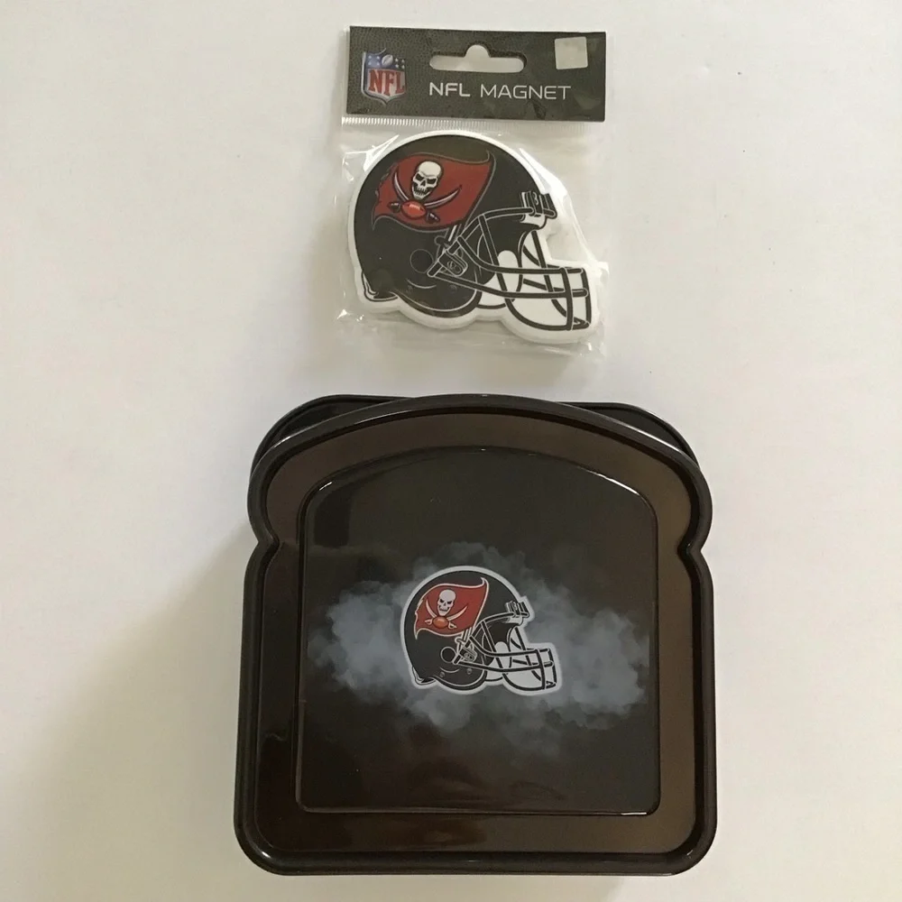 Tampa Bay Bucs Buccaneers NFL Football Helmet Magnet & Sandwich Keeper NEW